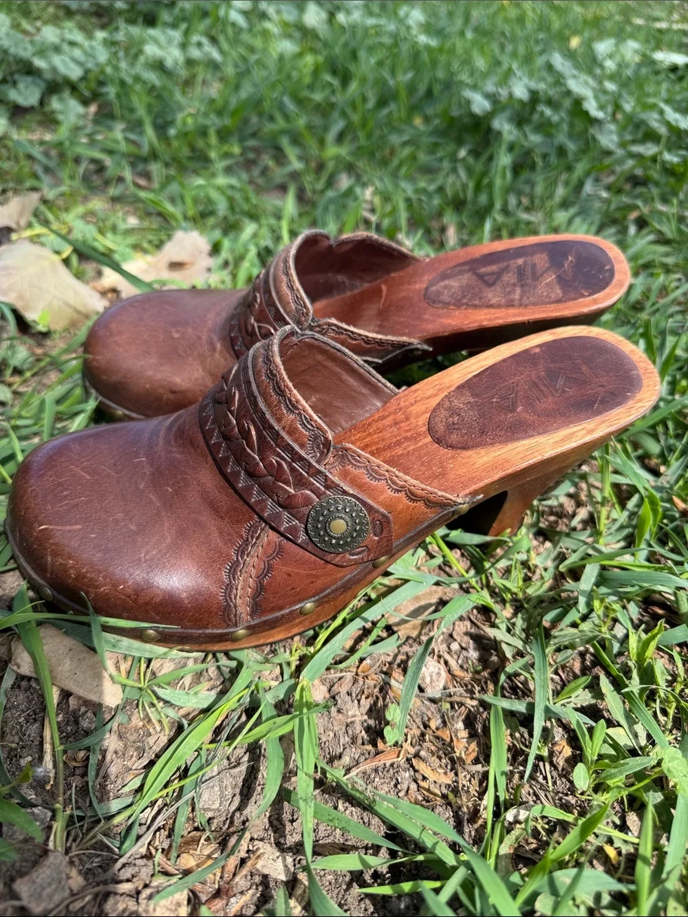 MIA wooden heeled shoes stamped leather - Picture 2 of 5